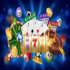 Tampilan meja Teen Patti dengan dealer profesional dan kartu fisik nyata